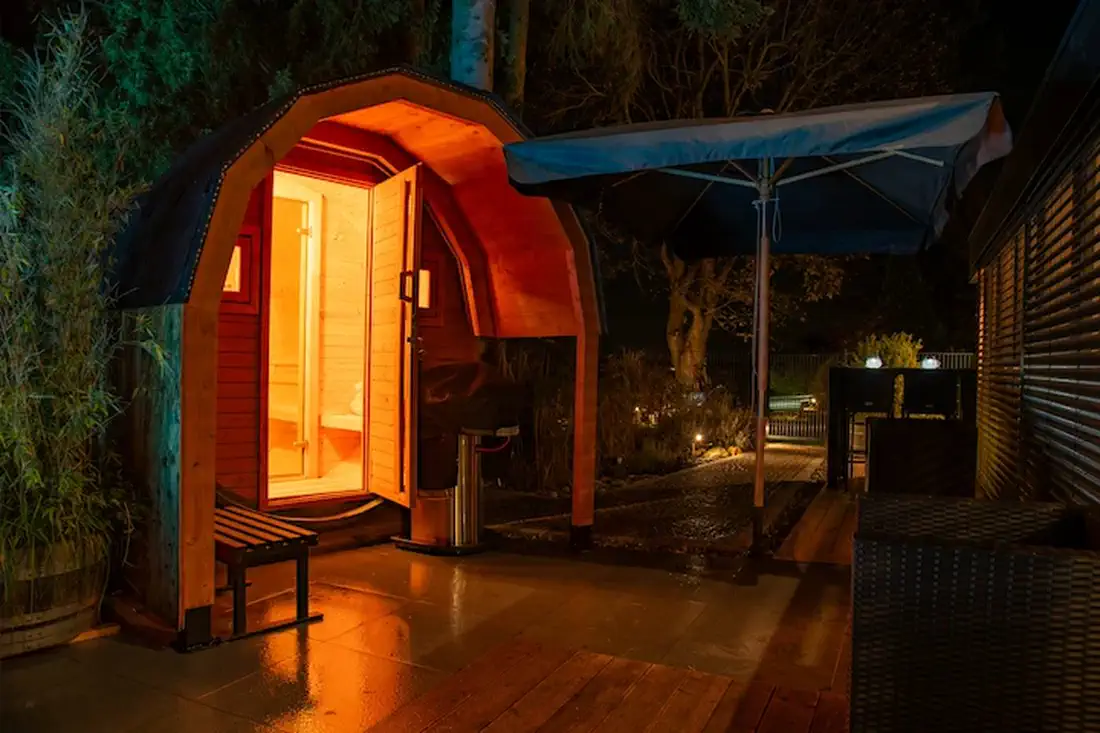 Sauna bei Nacht